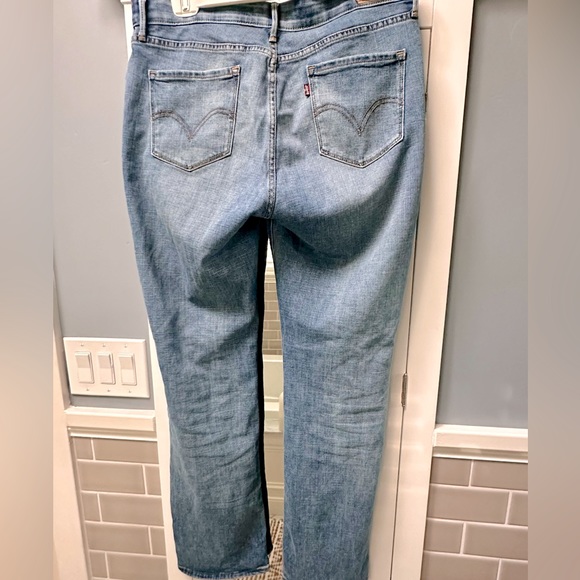 Levi’s Women’s Perfect Waist 525 Straight Leg Light Wash Jeans, 31 Waist Sz 12 - Picture 2 of 6